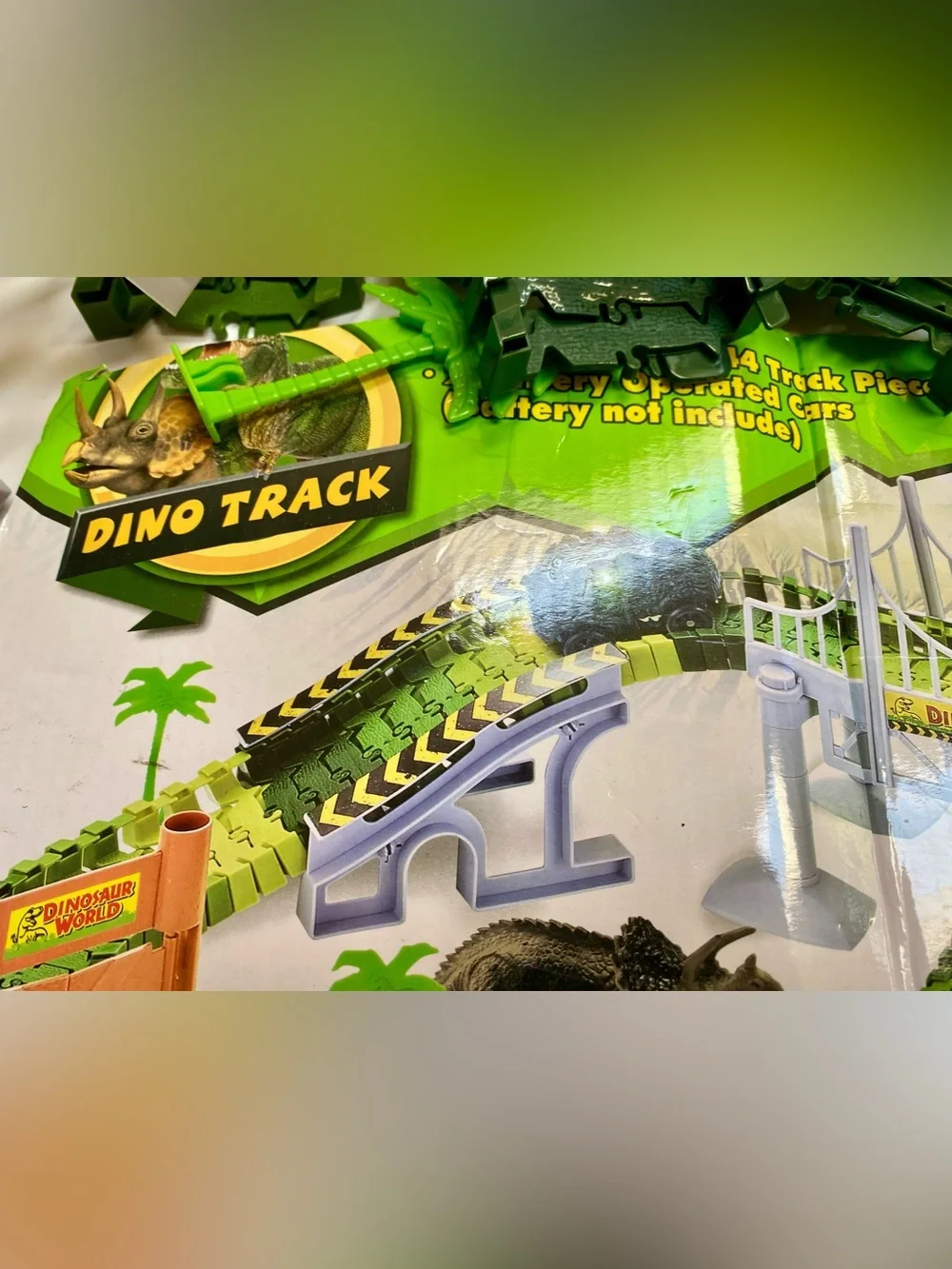 Toyk dino track
